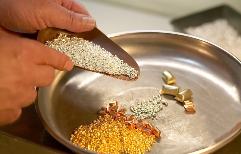 آیا خرید طلای بدون اجرت به‌صرفه‌تر از طلای نو است؟